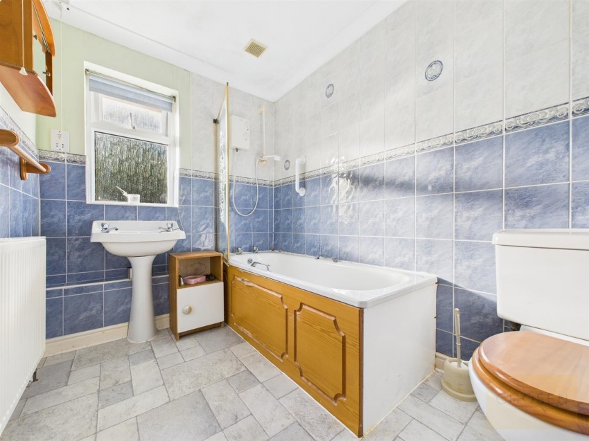 Images for The Avenue, Churchdown, Gloucester