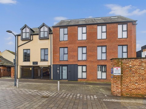 View Full Details for Mariners Court, The Docks, Gloucester